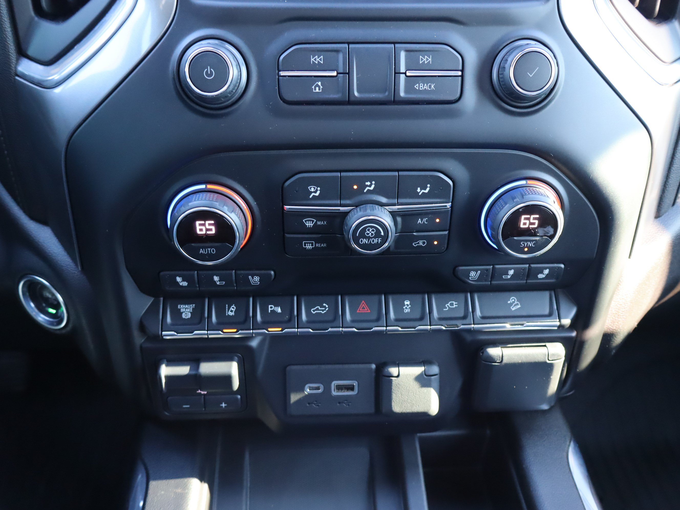 Used 2021 Chevrolet Silverado 2500 LTZ w/ LTZ Premium Texas Edition AWD/4WD image 33