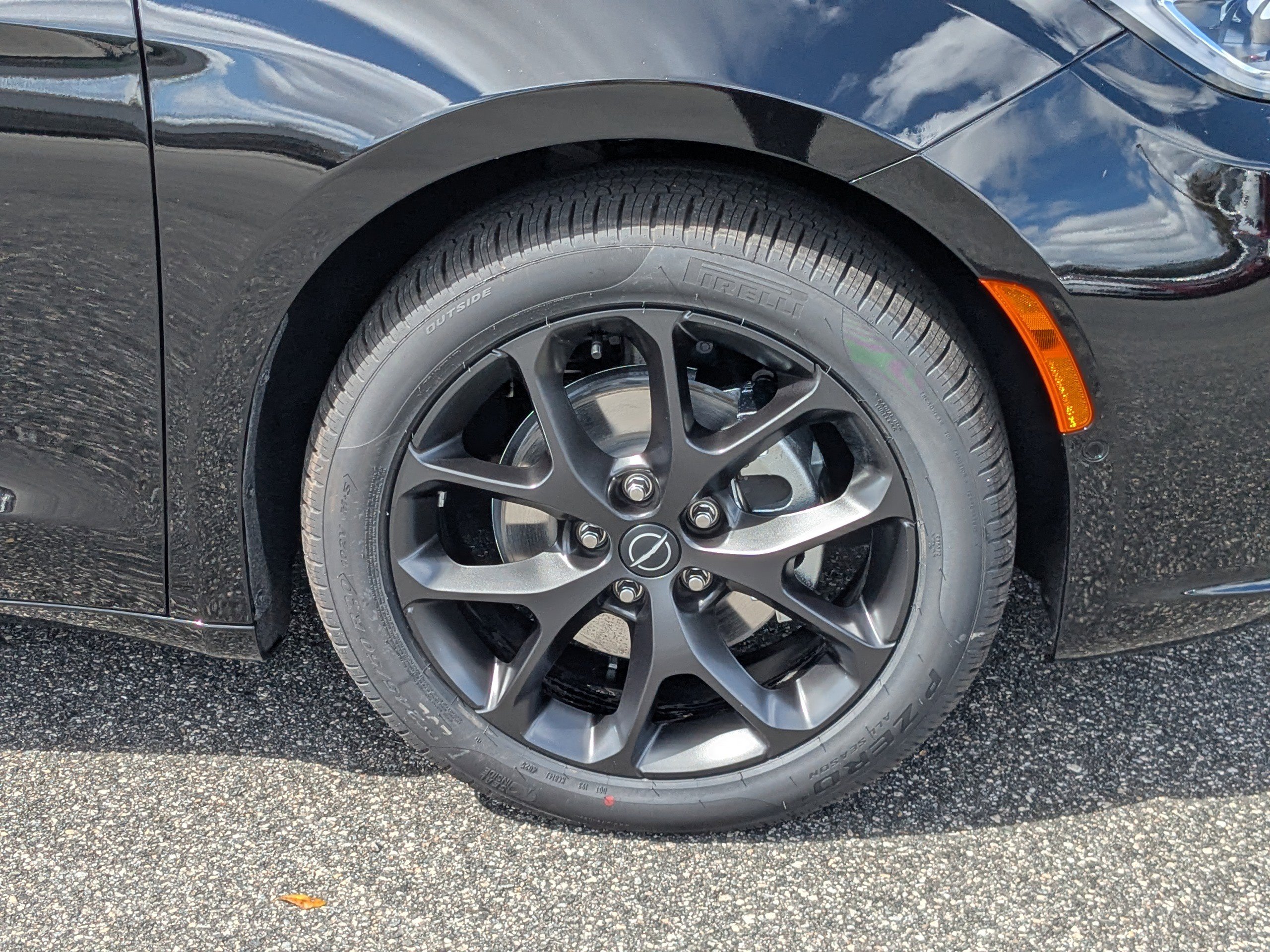 New 2026 Chrysler Pacifica Limited image 10