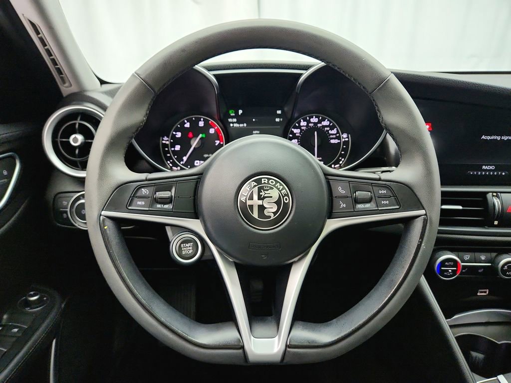 Used 2018 Alfa Romeo Giulia AWD image 14