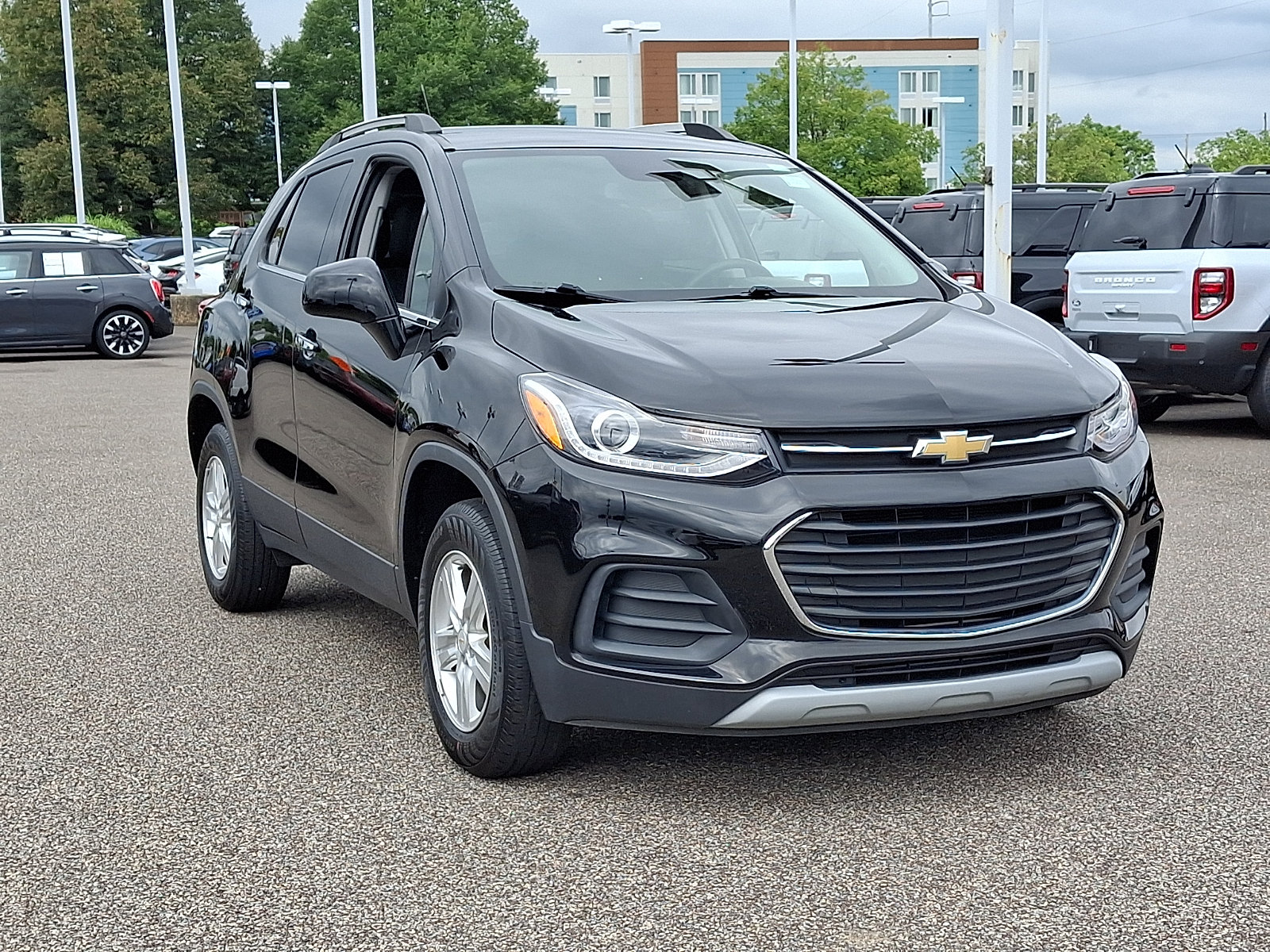 Used 2019 Chevrolet Trax LT w/ LT Convenience Package AWD/4WD image 2