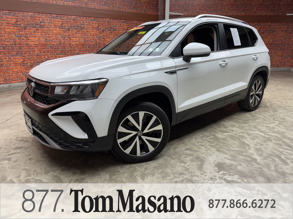 Used 2022 Volkswagen Taos SE image 1