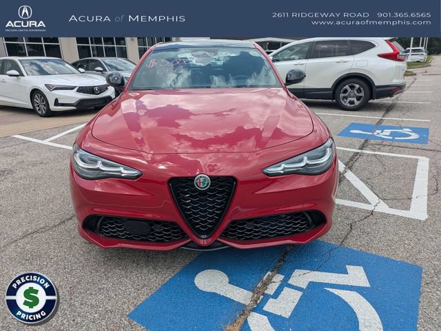 Used 2025 Alfa Romeo Giulia AWD w/ Driving Assist Package image 10