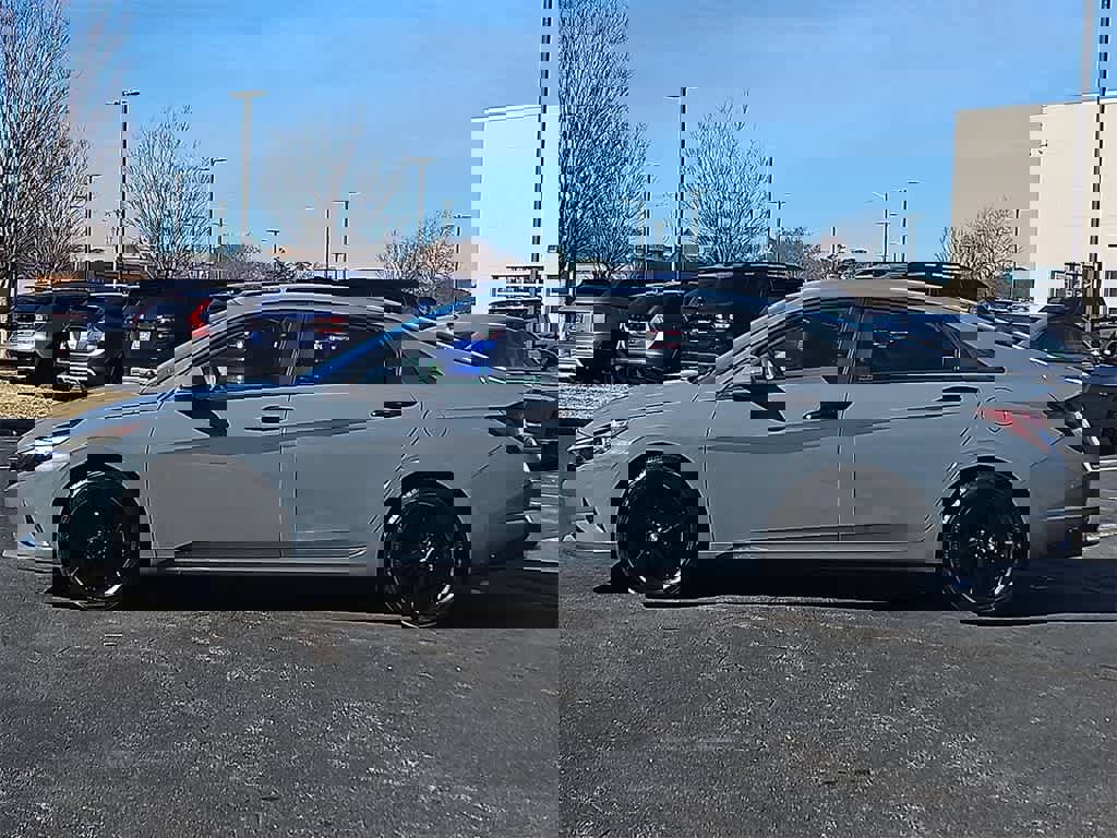 Used 2021 Hyundai Elantra SEL image 4