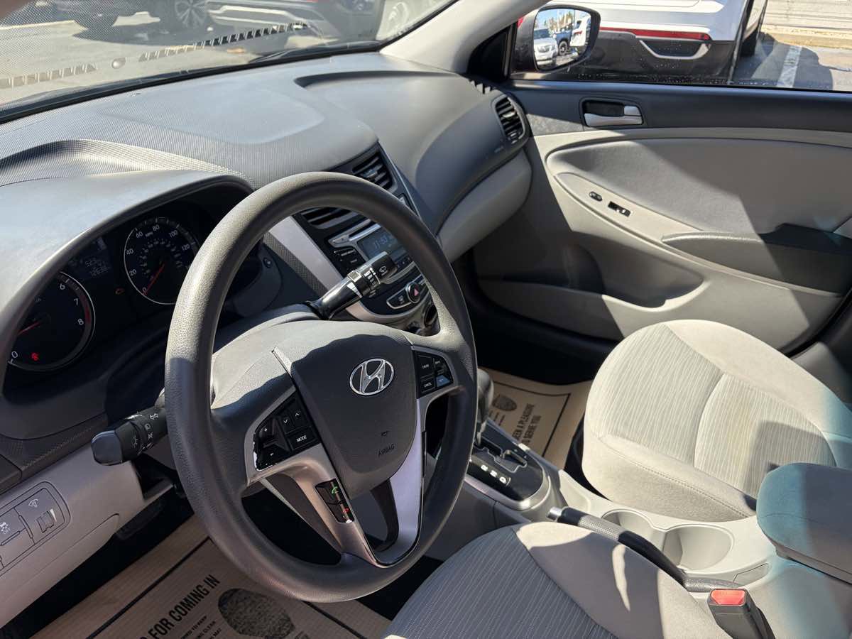 Used 2016 Hyundai Accent SE w/ Option Group 02 image 12