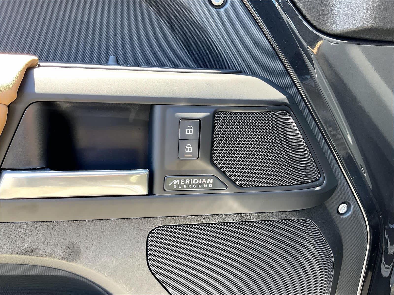 New 2026 Land Rover Defender 110 X-Dynamic SE AWD/4WD image 21
