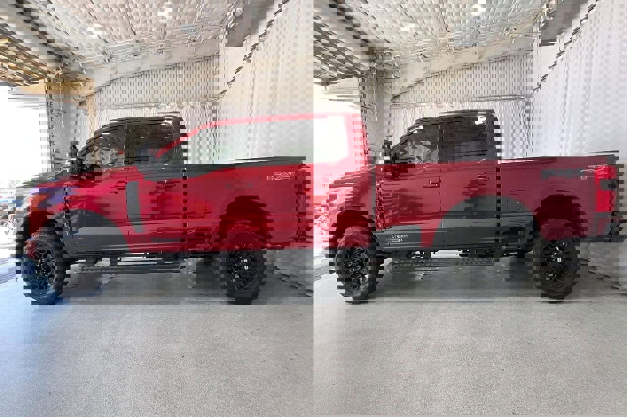 Used 2025 Ford F250 Lariat w/ Black Appearance Package image 26