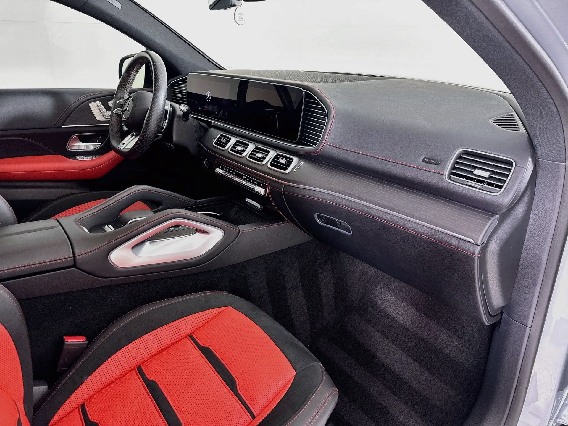 Used 2024 Mercedes-Benz GLE 53 AMG 4MATIC Coupe image 32