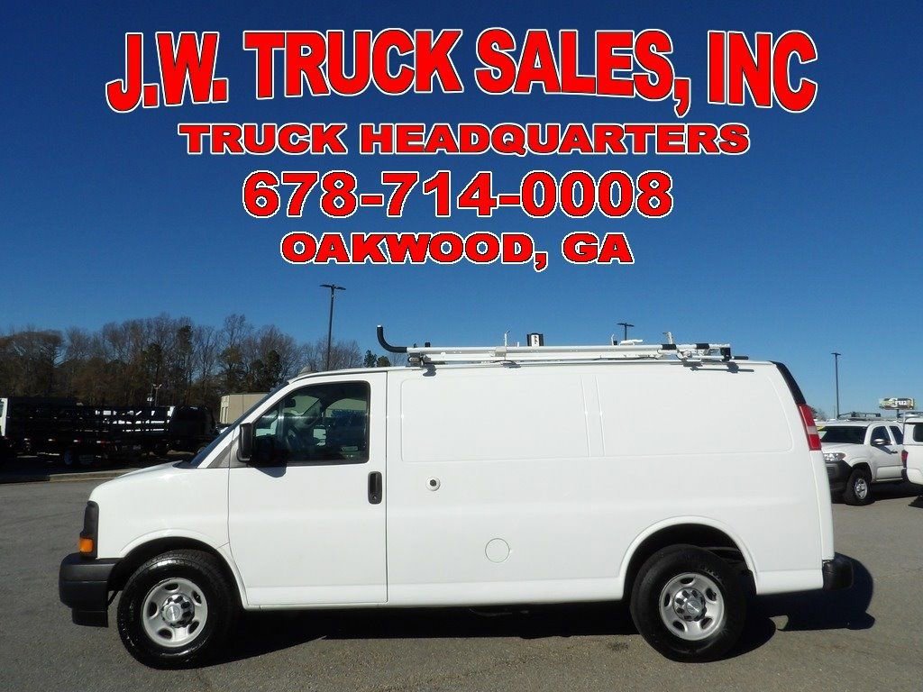 Used 2017 Chevrolet Express 2500 image 2