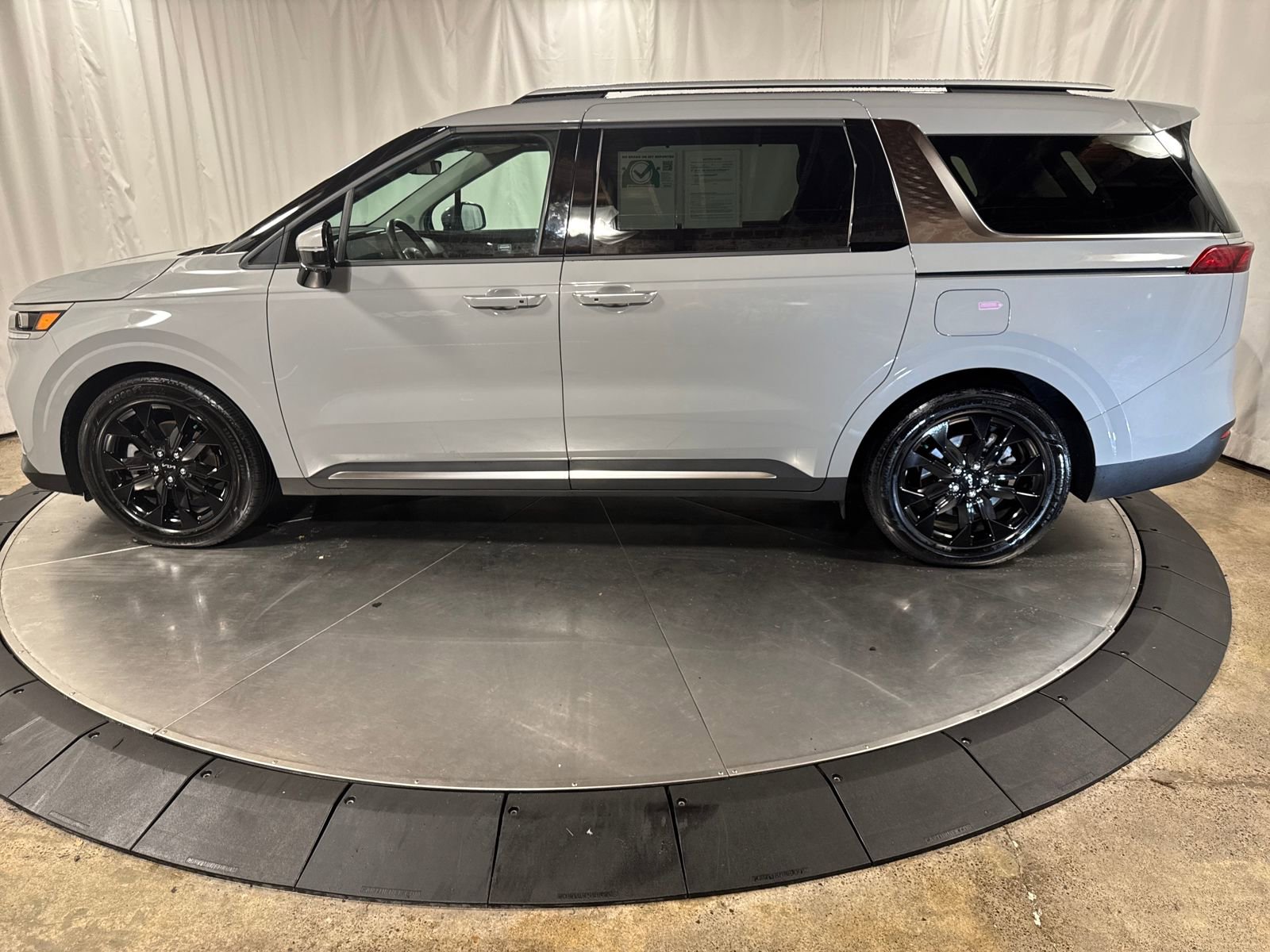 Used 2024 Kia Carnival SX Prestige image 6