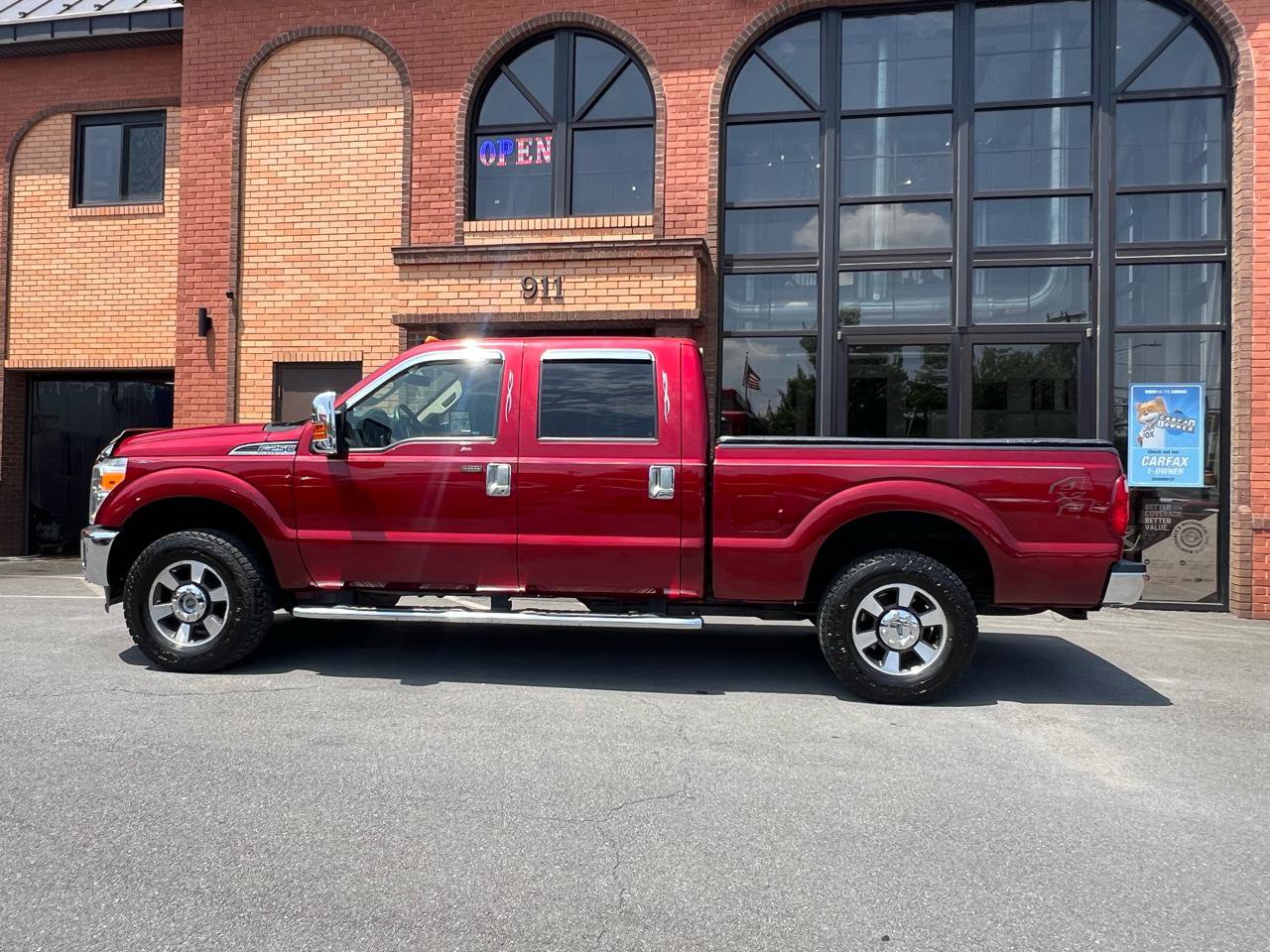 Used 2015 Ford F250 Lariat w/ Lariat Interior Package AWD/4WD image 4