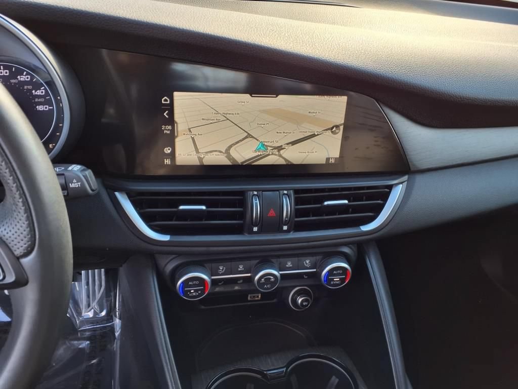Used 2023 Alfa Romeo Giulia Ti AWD/4WD image 9