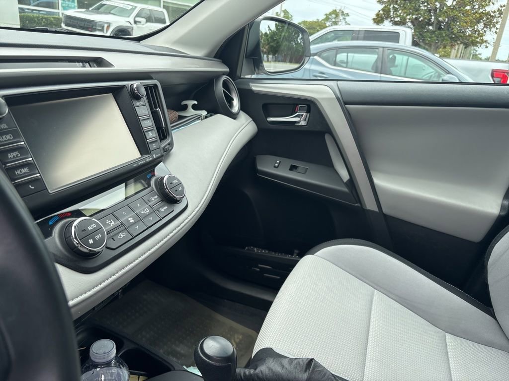 Used 2017 Toyota RAV4 XLE FWD image 13