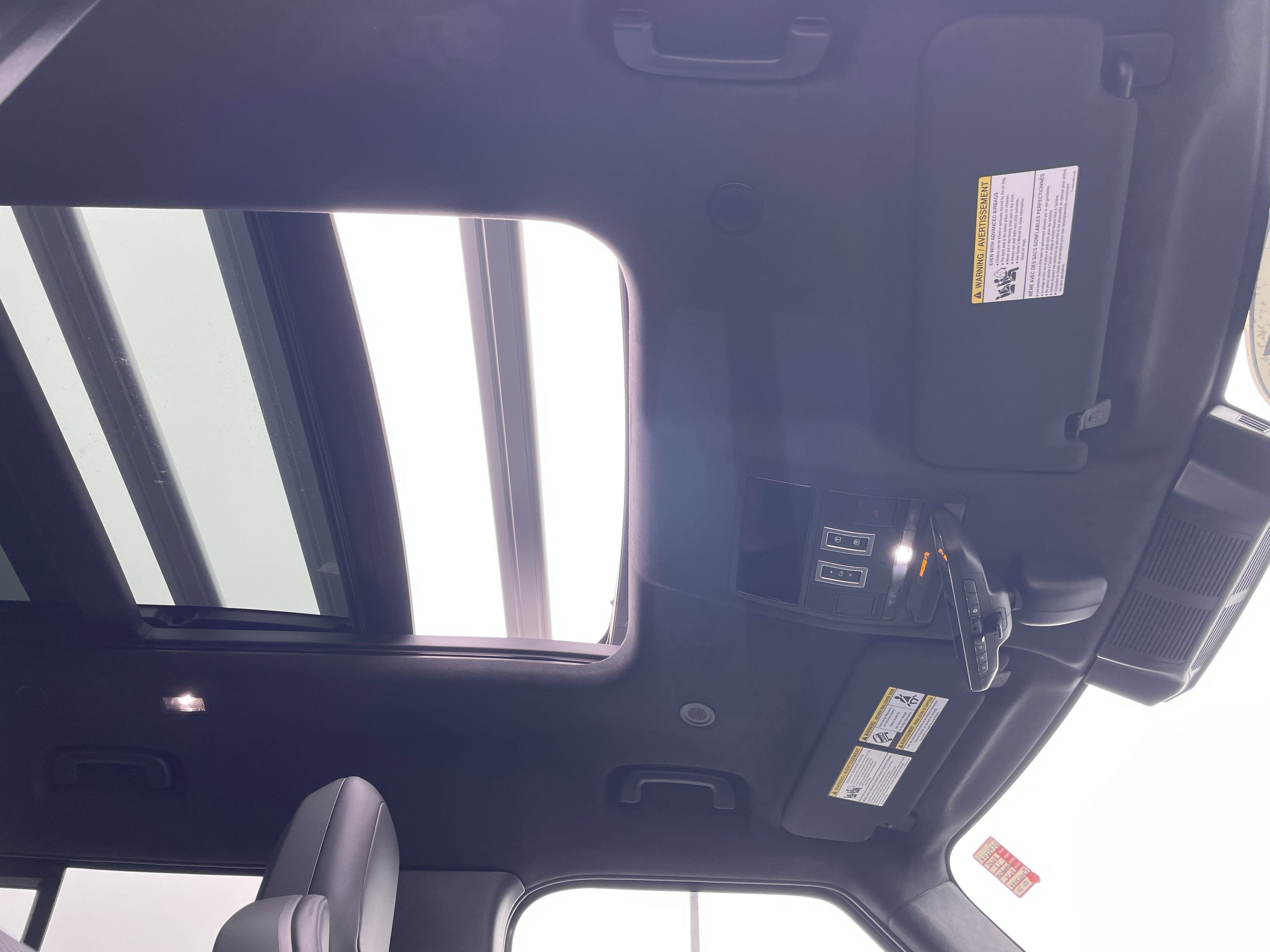 Used 2025 Land Rover Defender 110 image 17