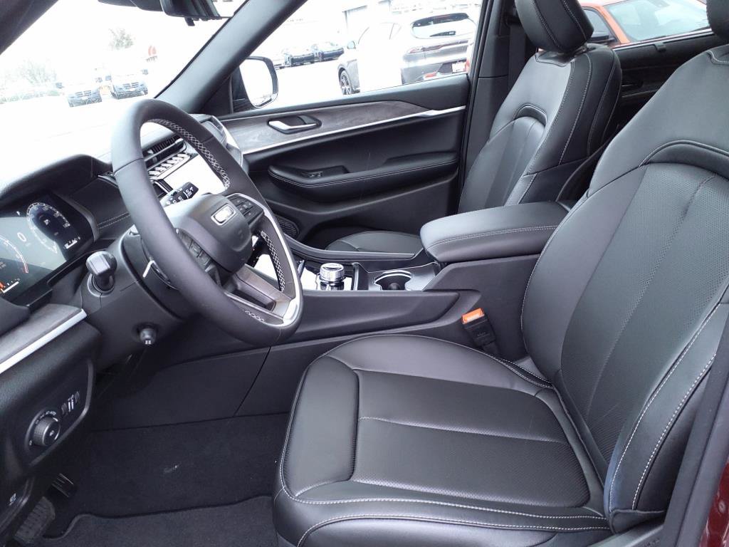 Certified 2025 Jeep Grand Cherokee Limited w/ Luxury Tech Group II AWD/4WD image 9