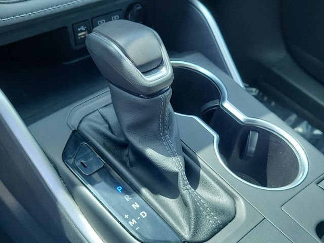 Used 2024 Toyota Highlander LE FWD image 25