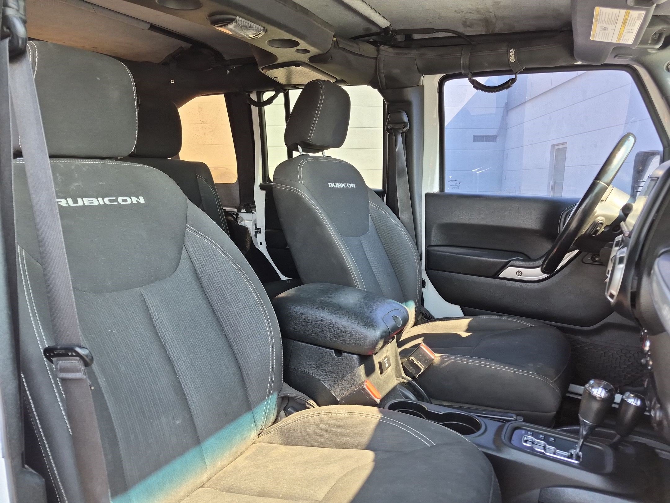 Used 2016 Jeep Wrangler Unlimited Rubicon w/ Connectivity Group AWD/4WD image 28