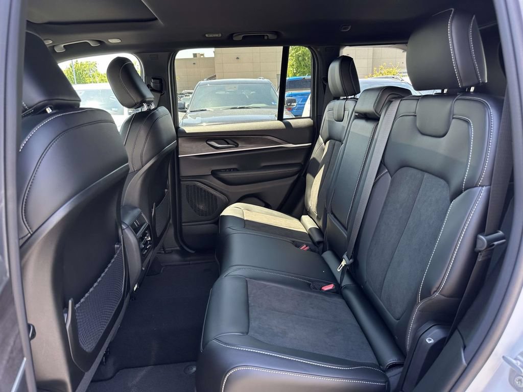 New 2026 Jeep Grand Cherokee Altitude AWD/4WD image 15