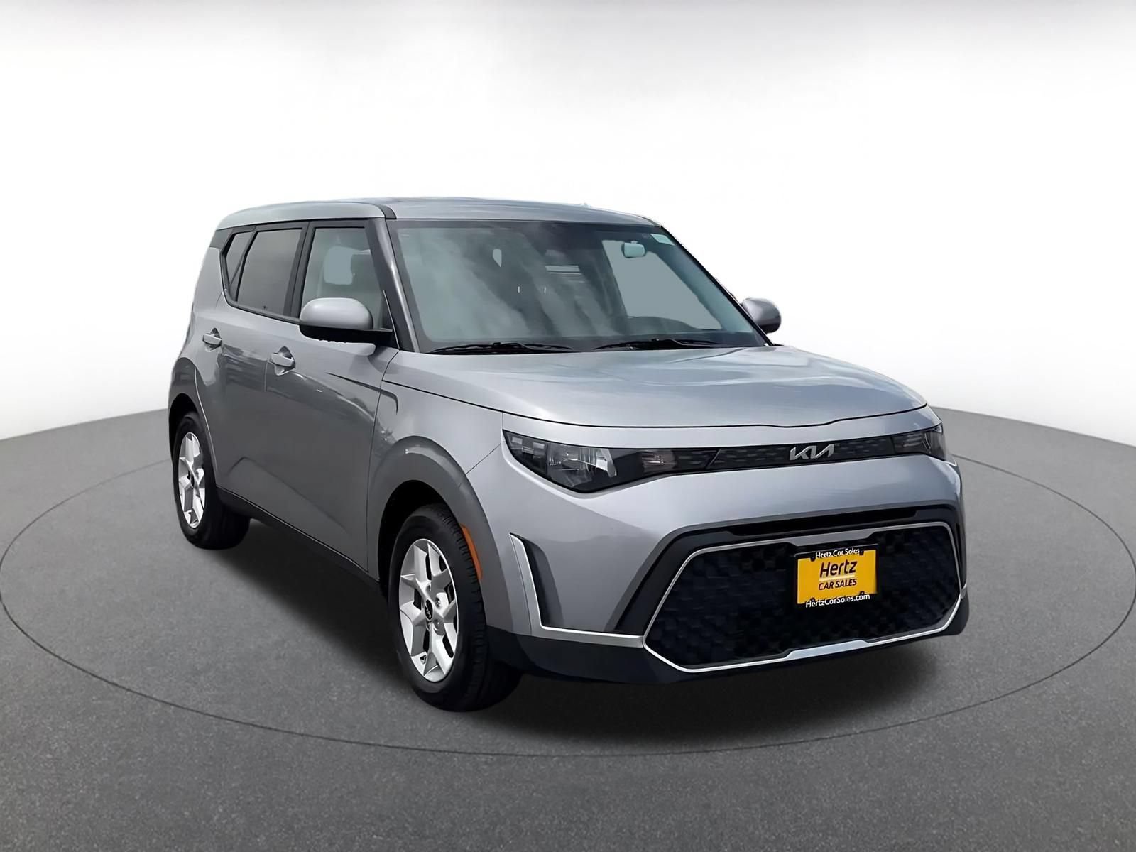 Used 2025 Kia Soul LX w/ LX Technology Package FWD image 3