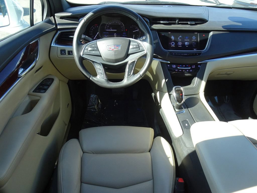 Used 2017 Cadillac XT5 Luxury w/ Driver Awareness Package FWD image 14