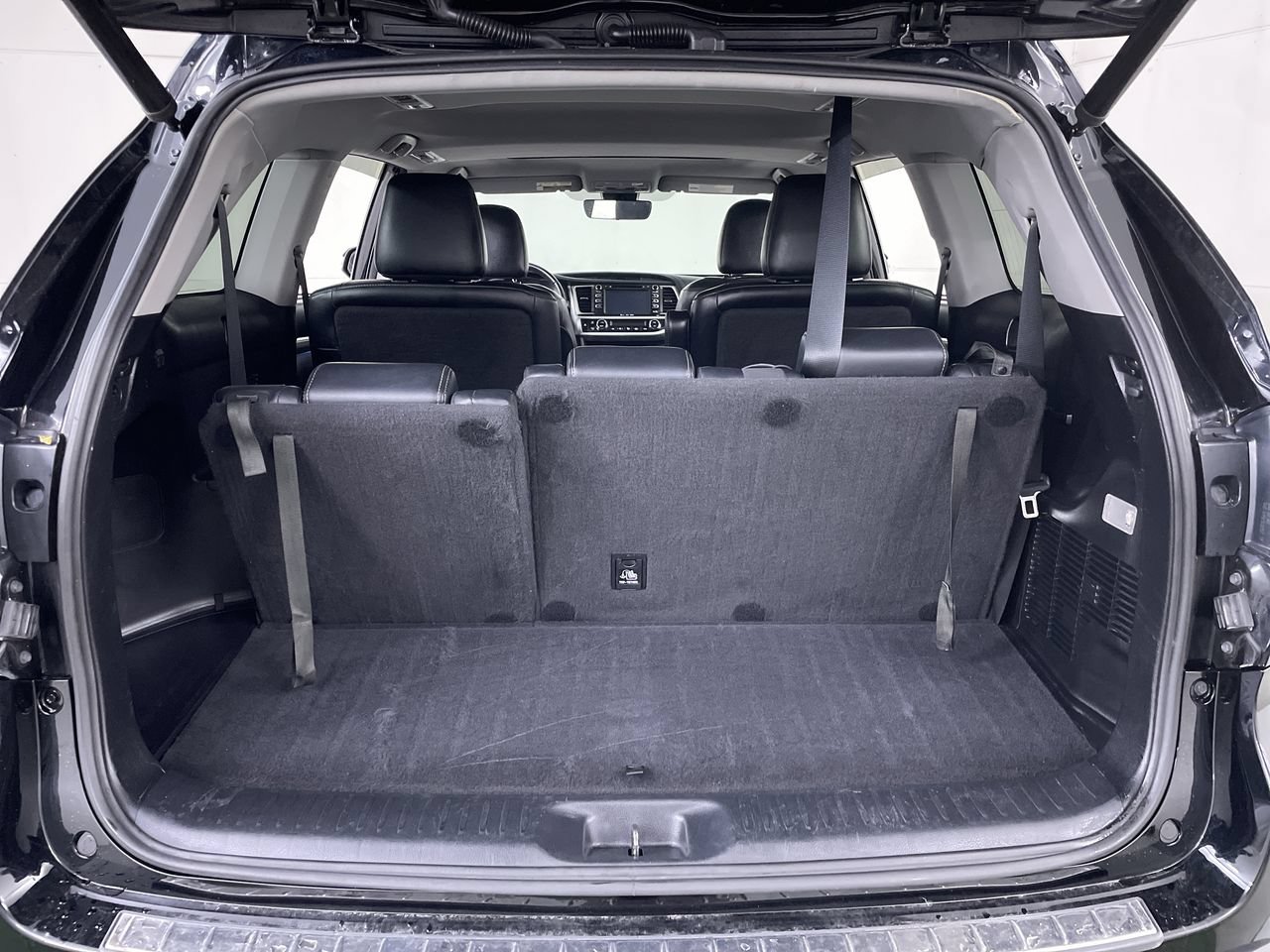 Used 2018 Toyota Highlander SE w/ Protection Package #3 AWD/4WD image 23