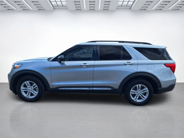 Used 2024 Ford Explorer XLT w/ Equipment Group 202A AWD/4WD image 32