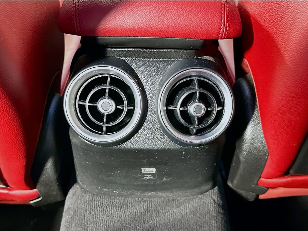 Used 2019 Alfa Romeo Giulia image 24