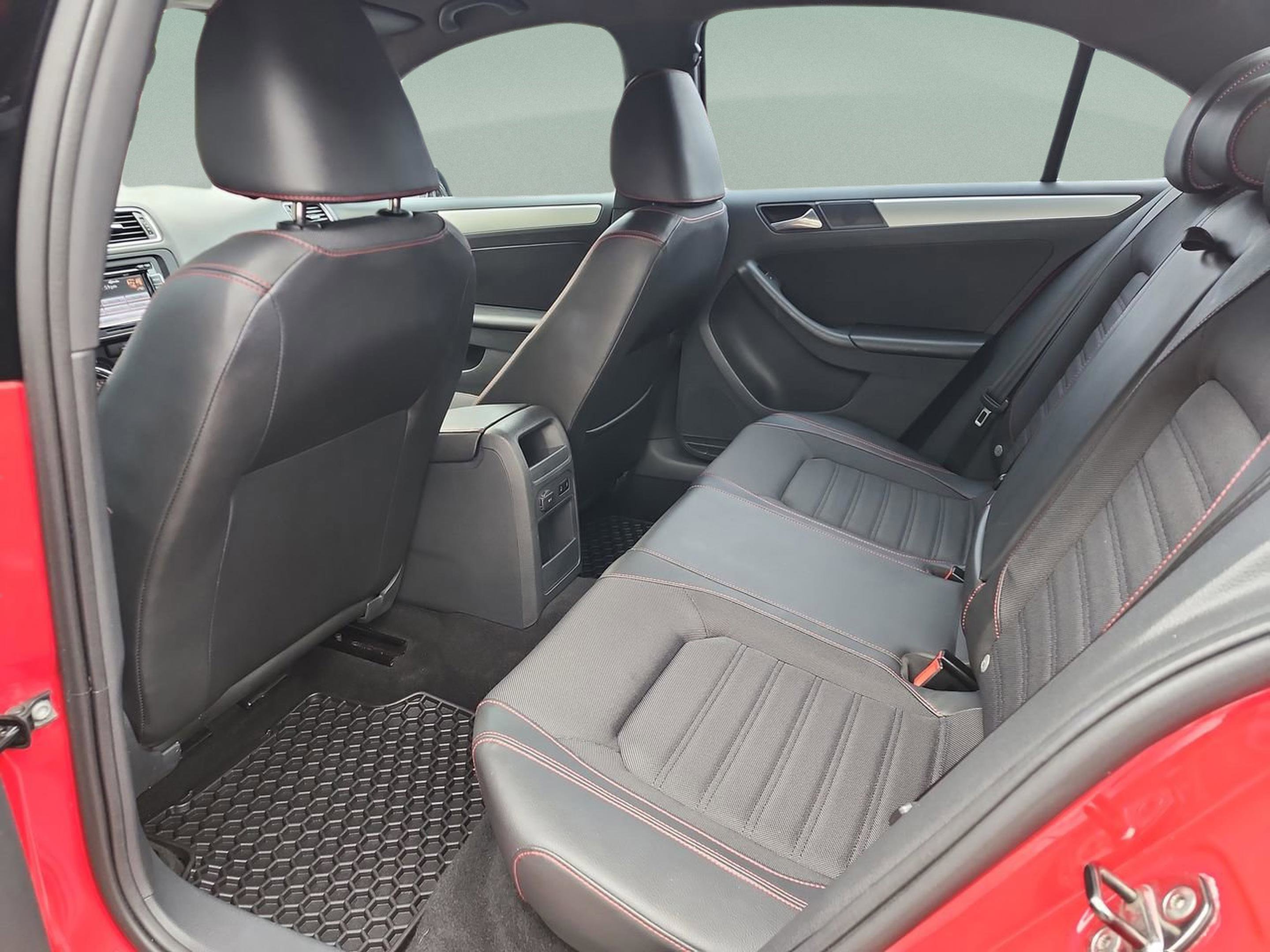 Used 2012 Volkswagen Jetta GLI image 17