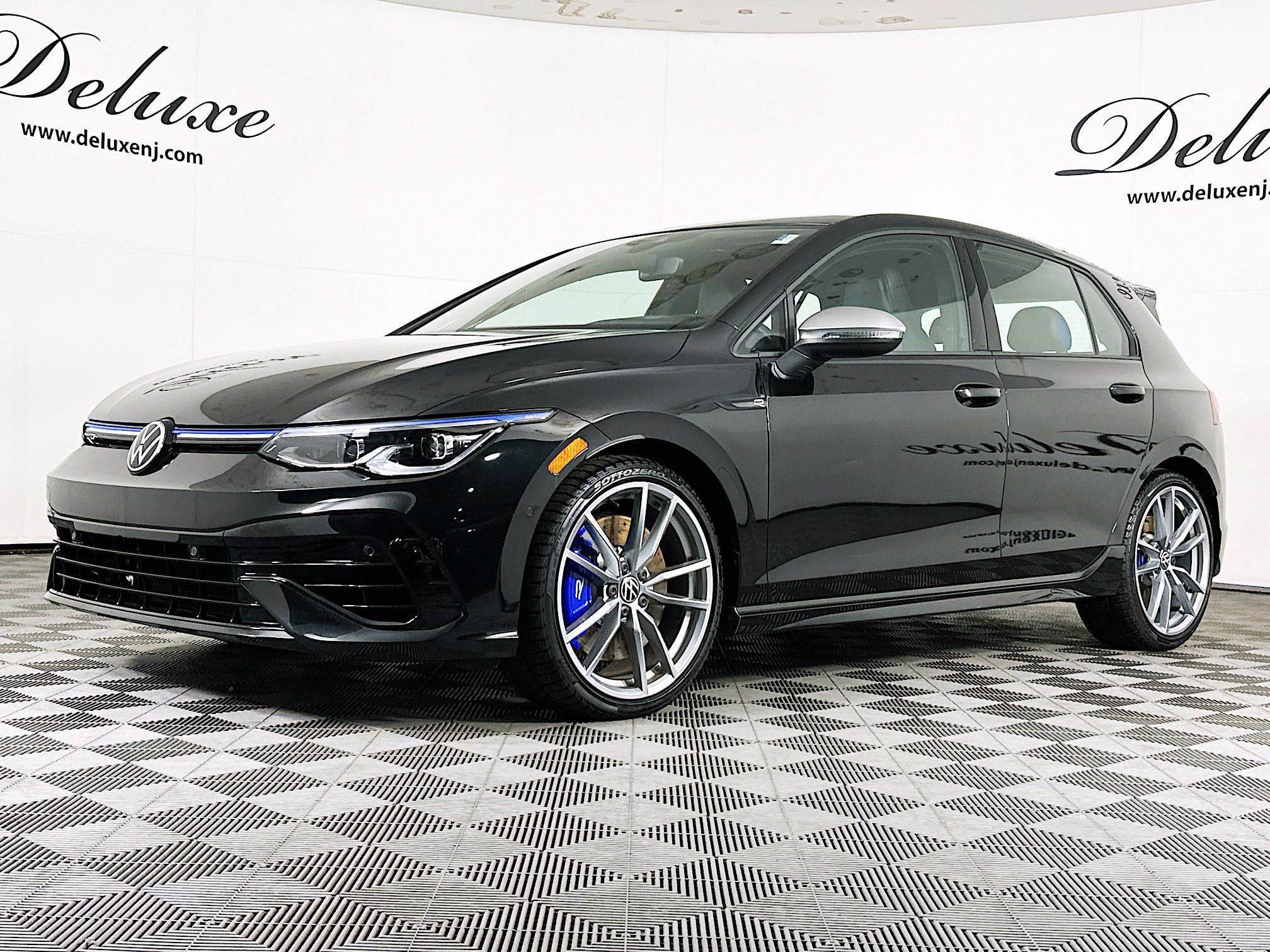 Used 2024 Volkswagen Golf R w/ MDO Package image 3