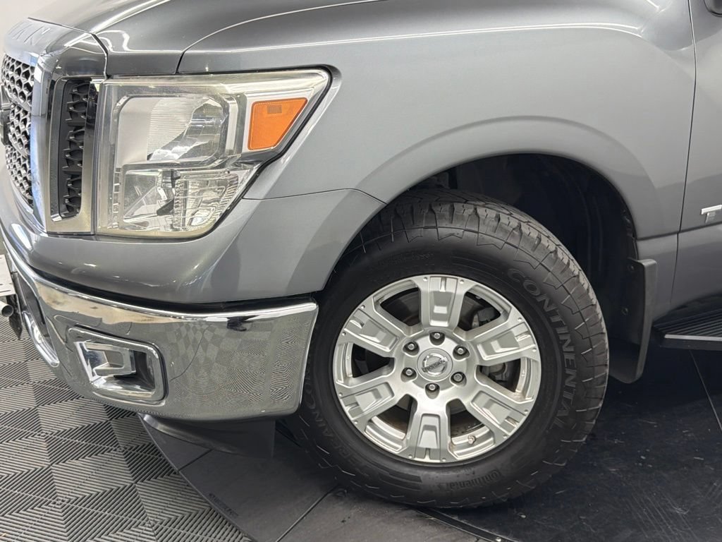 Used 2018 Nissan Titan SV RWD image 5