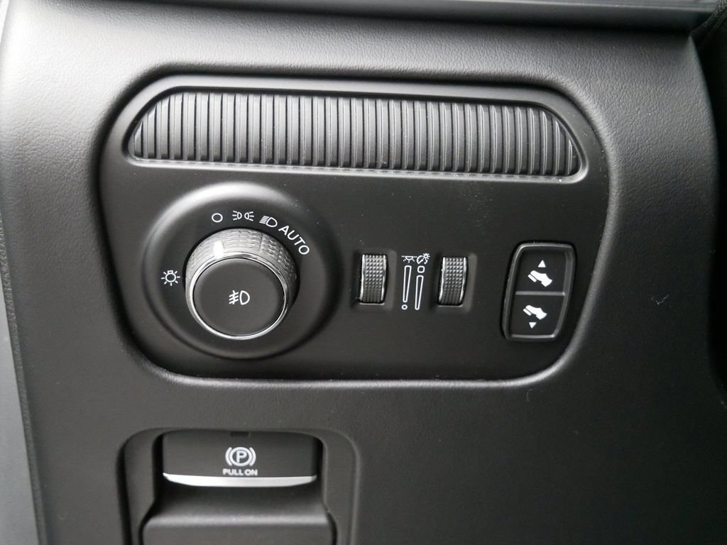 Used 2022 Jeep Grand Wagoneer Series III w/ Rear Seat Video Group 1 AWD/4WD image 18