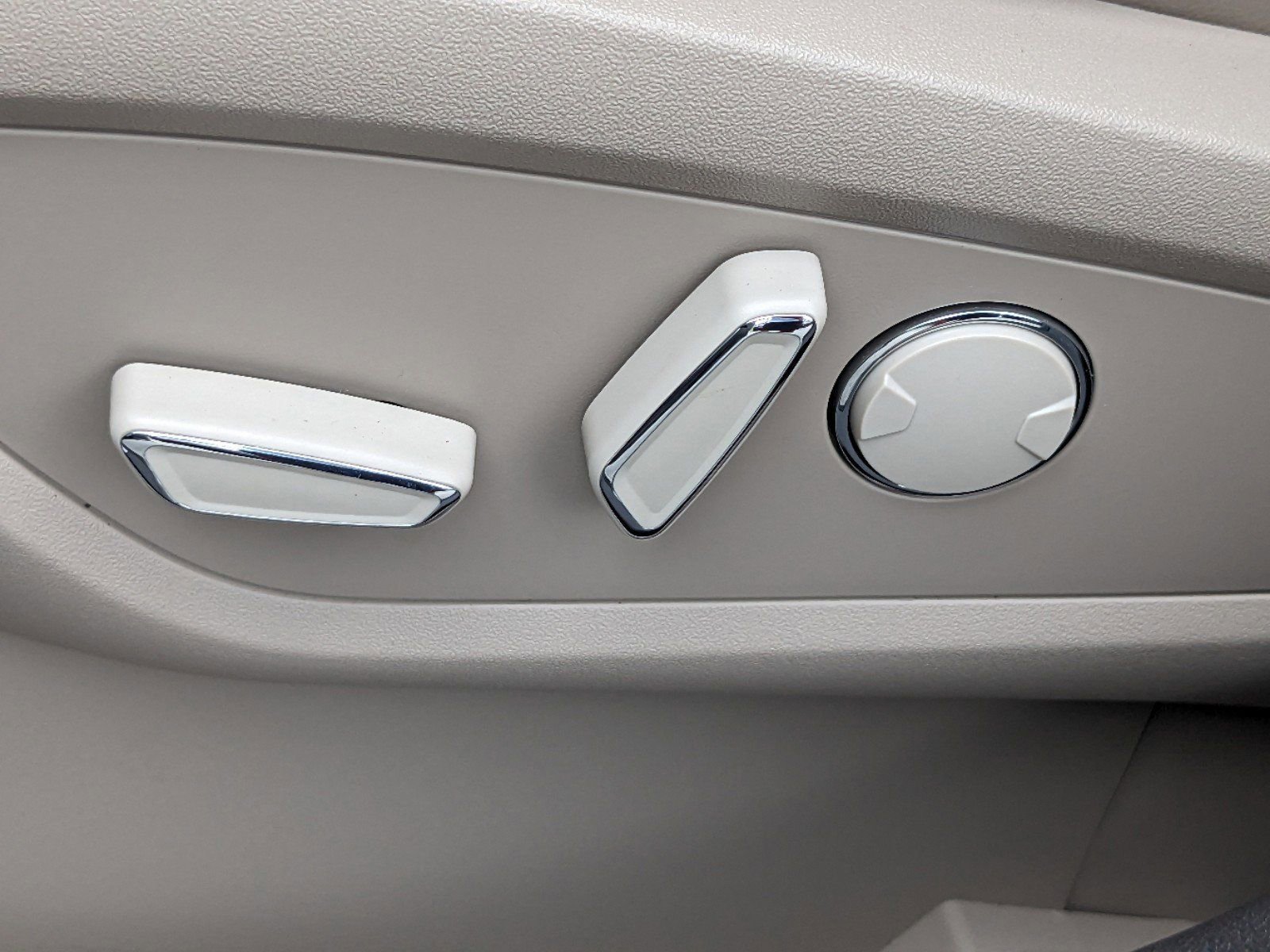 Certified 2023 Lincoln Nautilus Reserve w/ Equipment Group 202A image 20