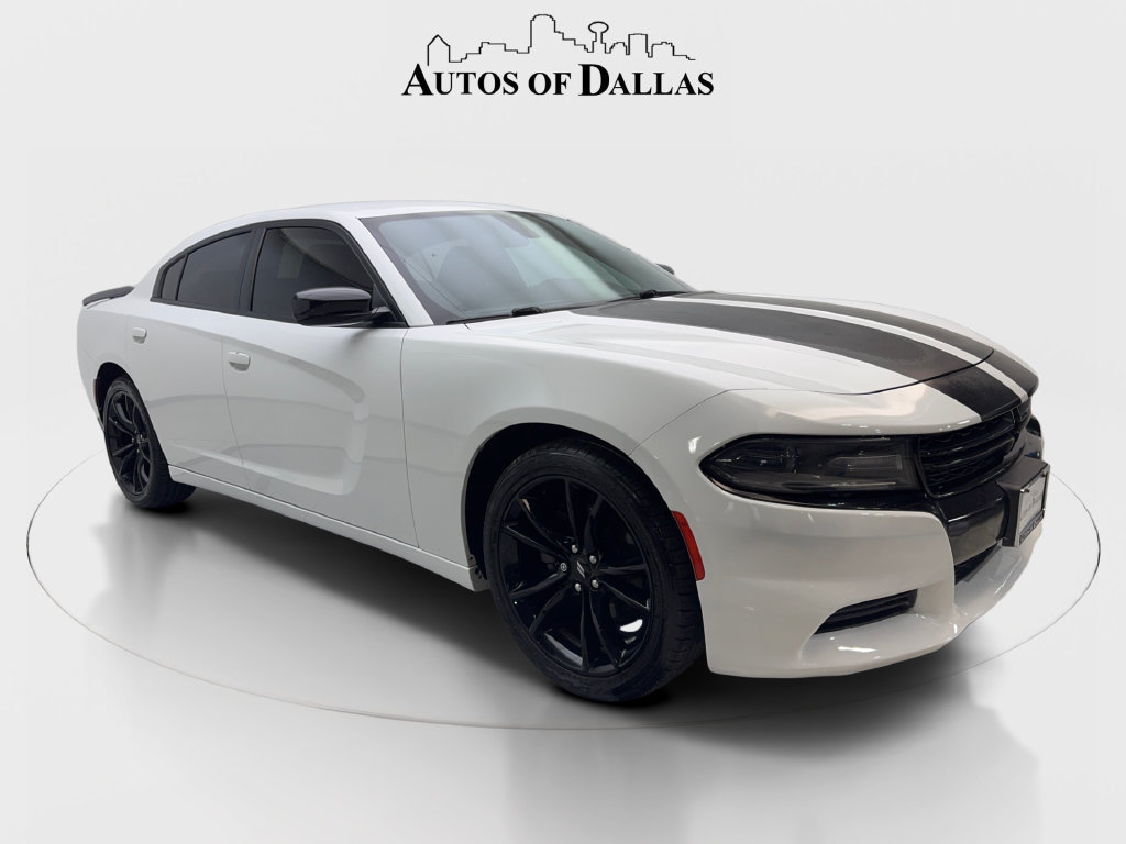 Used 2018 Dodge Charger SXT w/ Blacktop Package RWD image 5