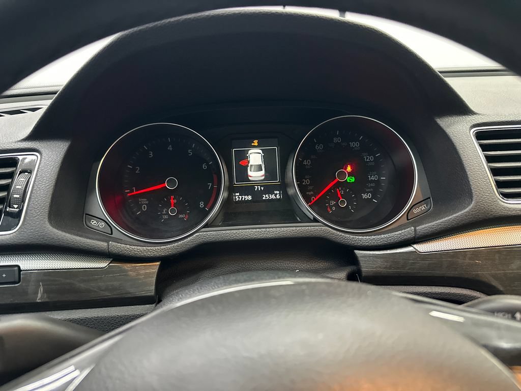 Used 2018 Volkswagen Passat 2.0T SE FWD image 27