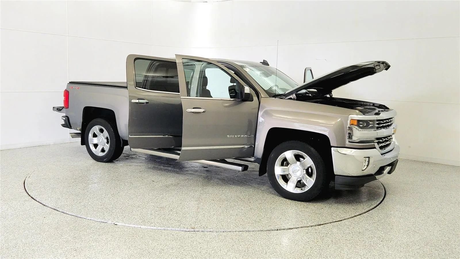 Used 2017 Chevrolet Silverado 1500 LTZ w/ Sport Package AWD/4WD image 9
