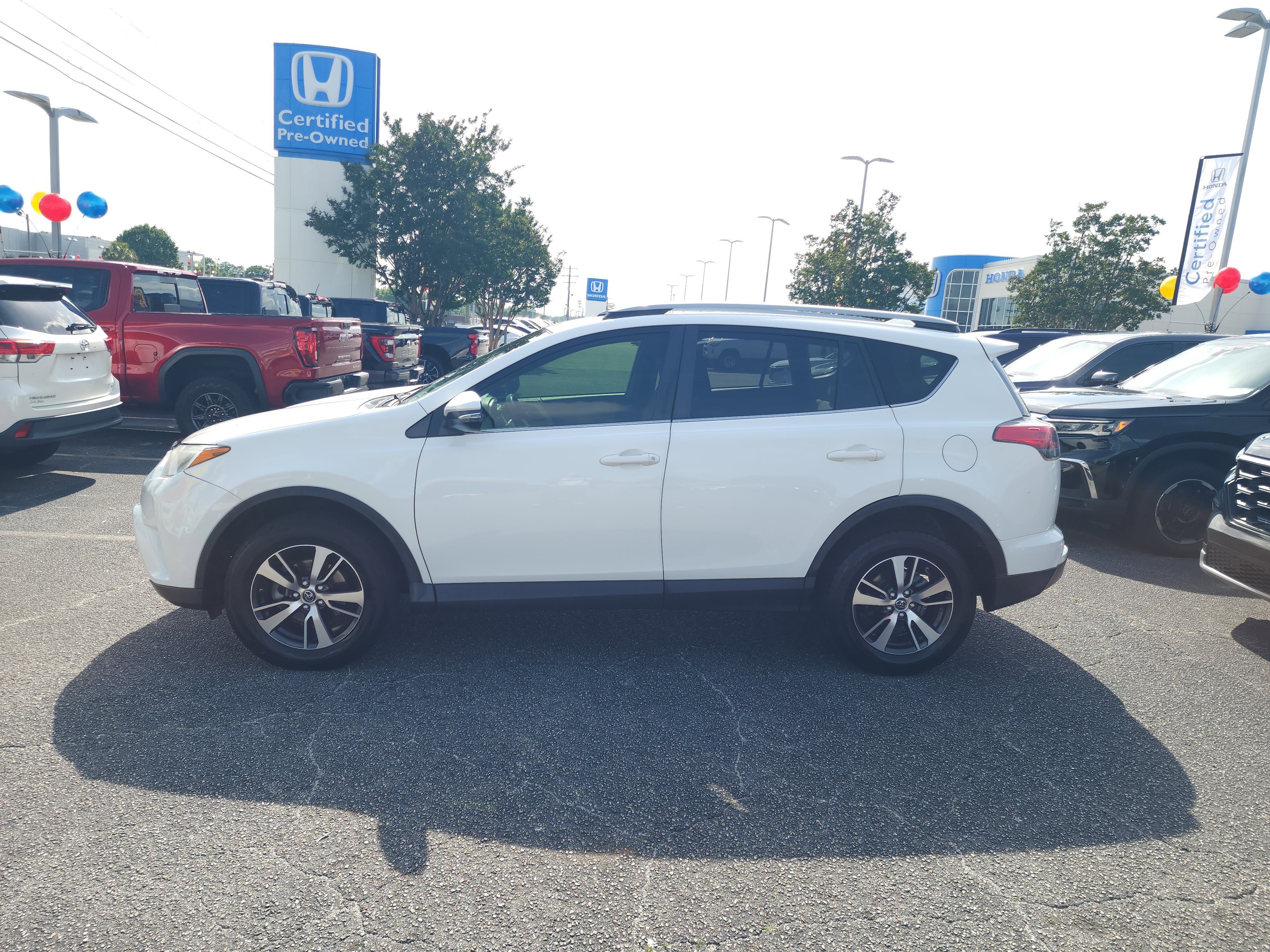 Used 2017 Toyota RAV4 XLE FWD image 8