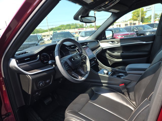 Used 2024 Jeep Grand Cherokee L Limited w/ Black Appearance Package AWD/4WD image 14