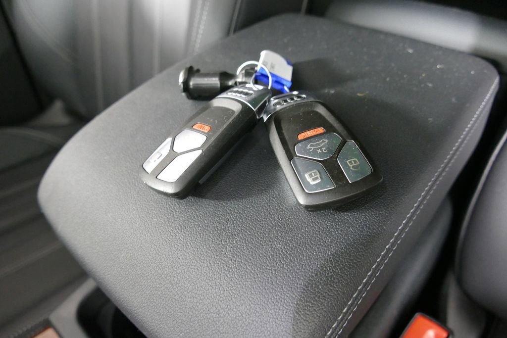 Used 2023 Audi Q5 2.0T Premium w/ Convenience Package AWD/4WD image 23