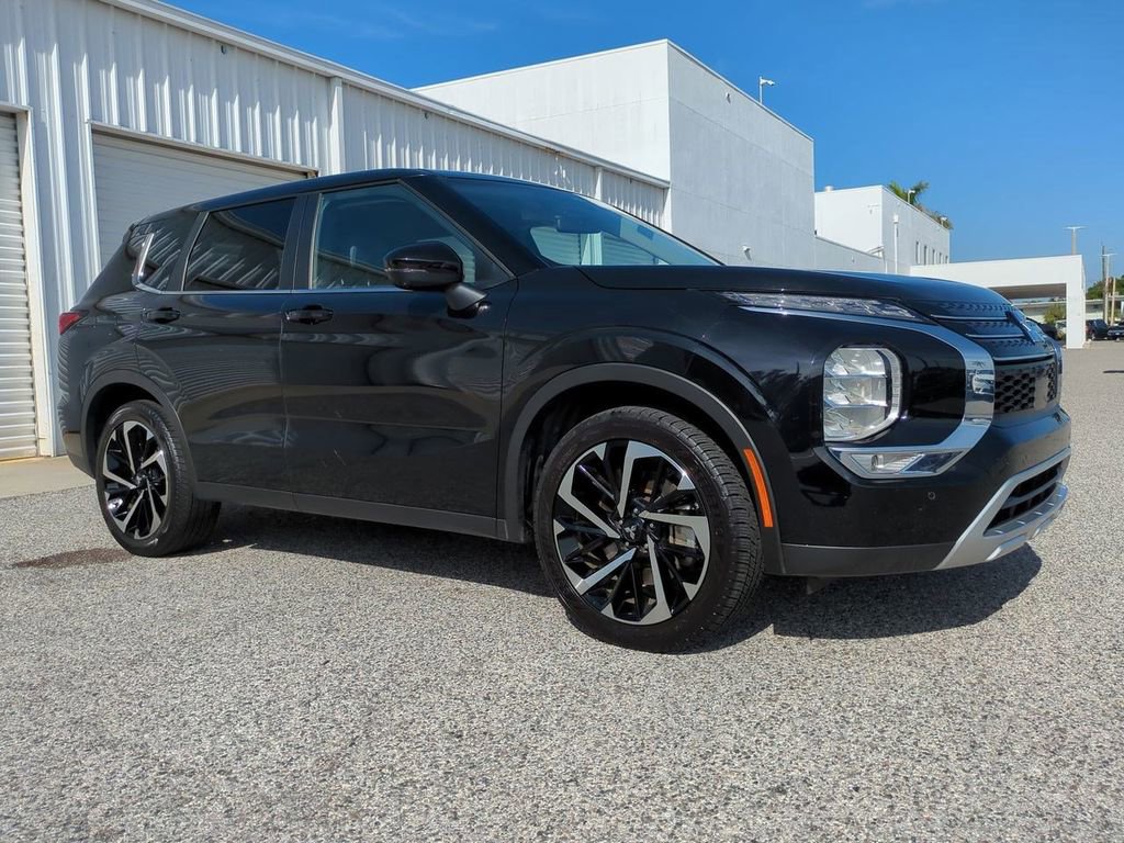 Used 2024 Mitsubishi Outlander SE image 4