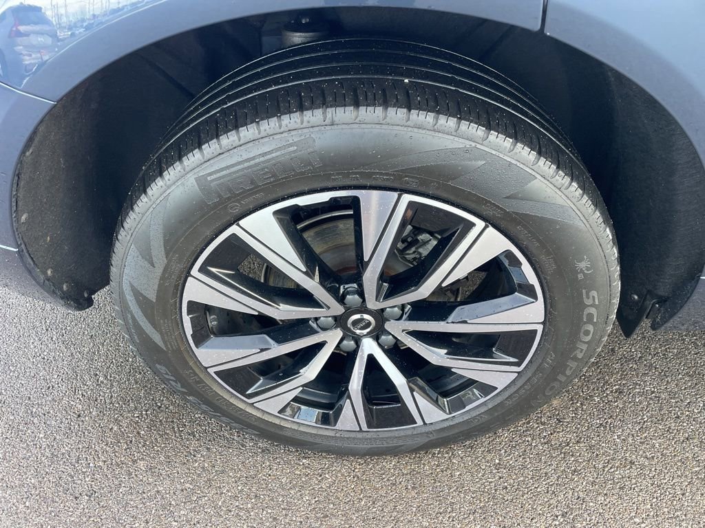 Certified 2024 Volvo XC60 B5 Core w/ Climate Package image 14
