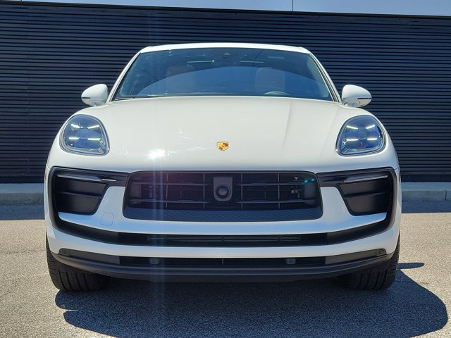 Certified 2023 Porsche Macan AWD/4WD image 2