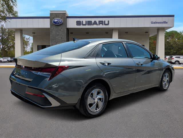 Used 2025 Hyundai Elantra SE FWD image 6
