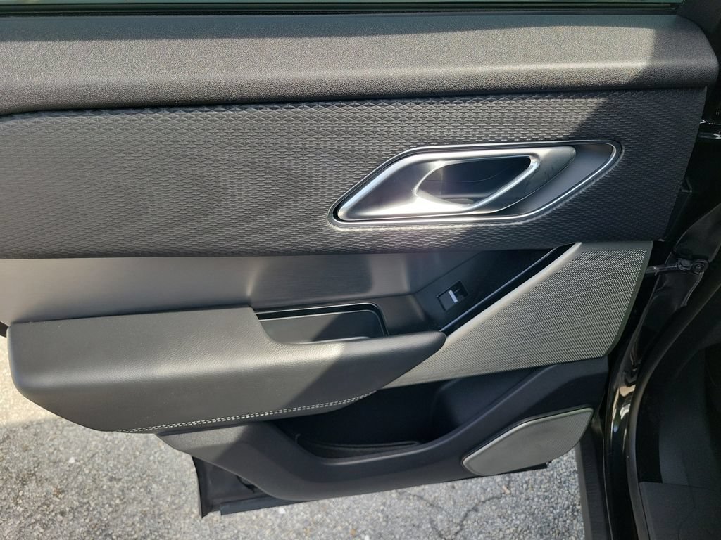 Used 2018 Land Rover Range Rover Velar R-Dynamic SE AWD/4WD image 19