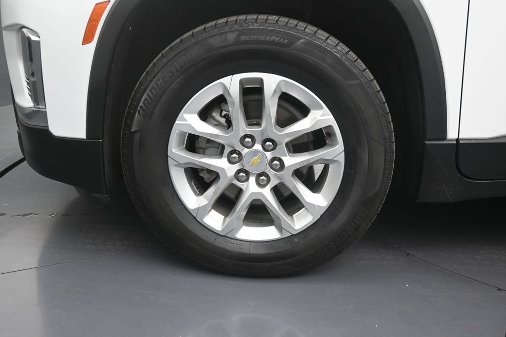 Used 2023 Chevrolet Traverse LS FWD image 9