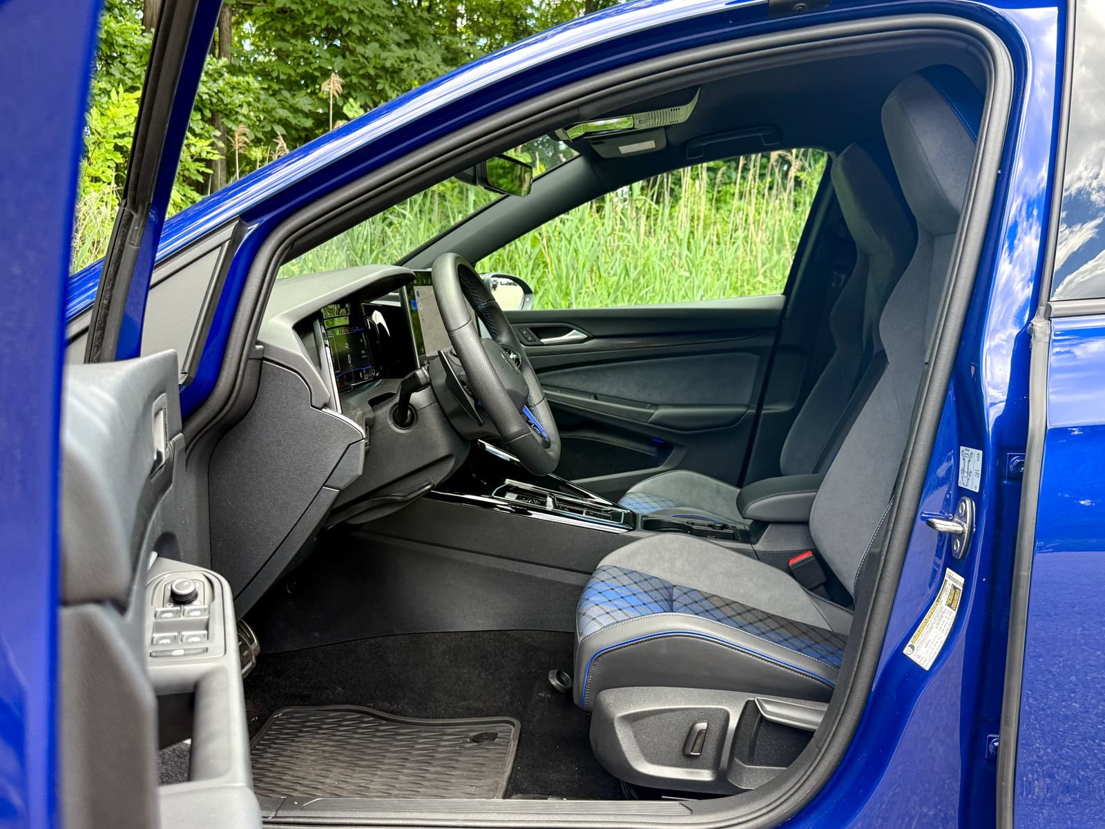 Used 2025 Volkswagen Golf R Black Edition AWD/4WD image 17