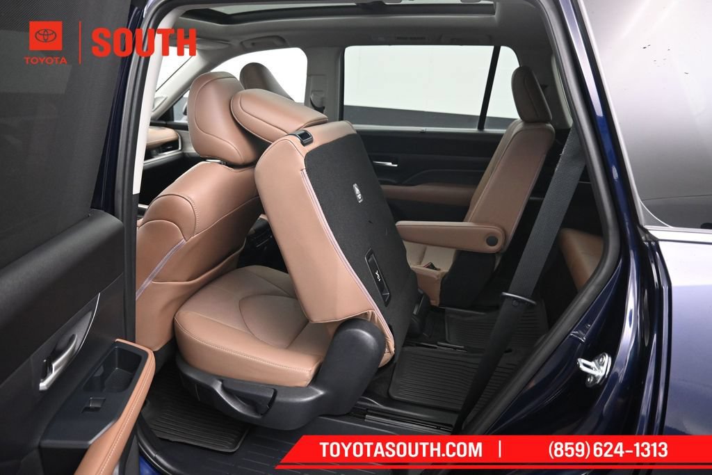 Certified 2025 Toyota Grand Highlander AWD image 30