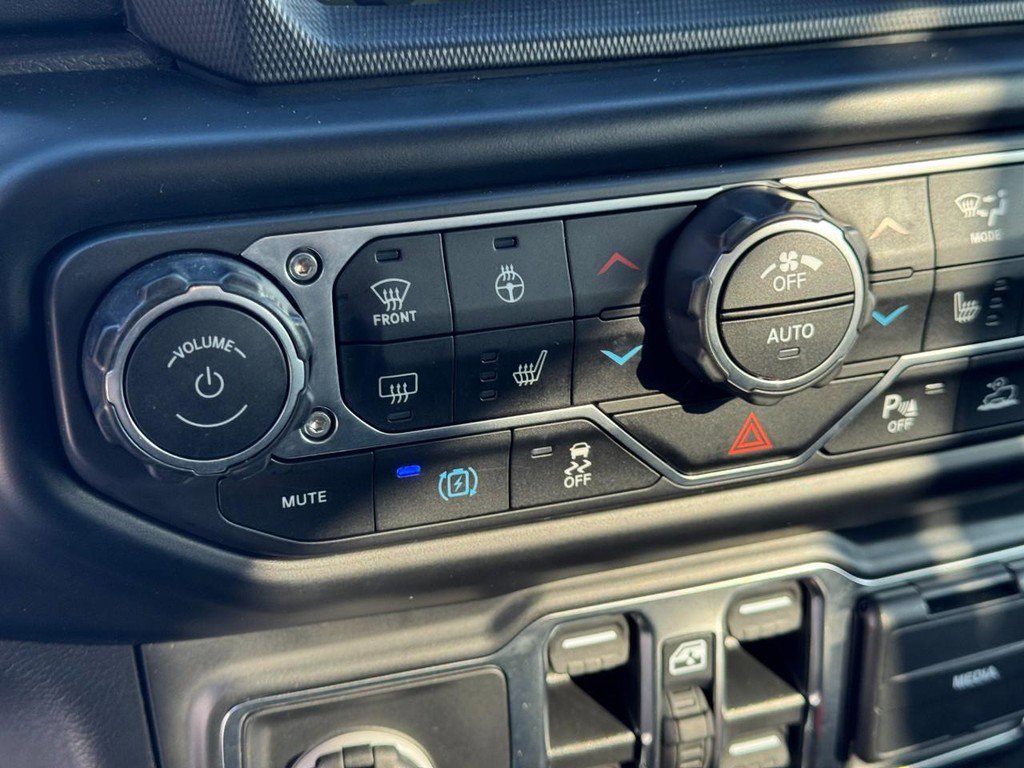 Used 2022 Jeep Wrangler Unlimited Sahara image 27