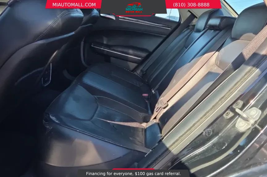 Used 2016 Chrysler 300 C image 11