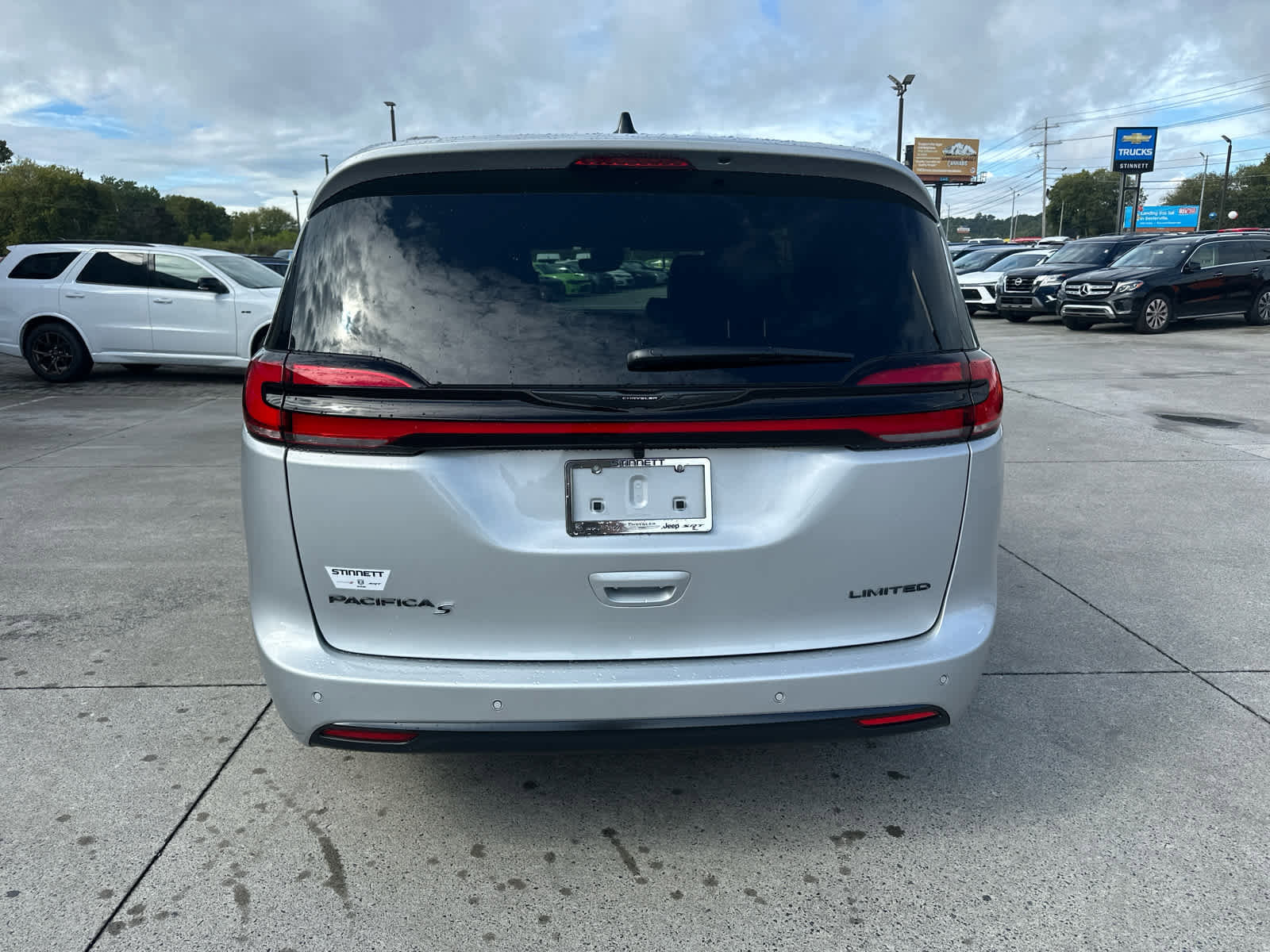 New 2026 Chrysler Pacifica Limited image 8