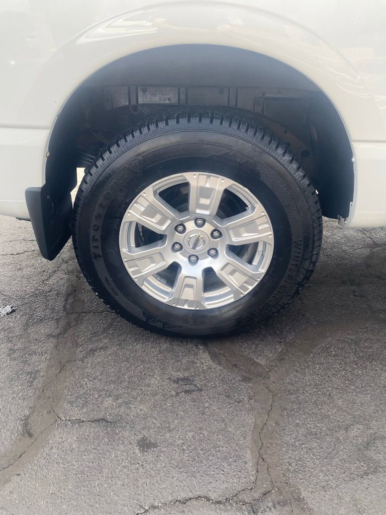 Used 2018 Nissan Titan SV w/ SV Convenience Package image 12