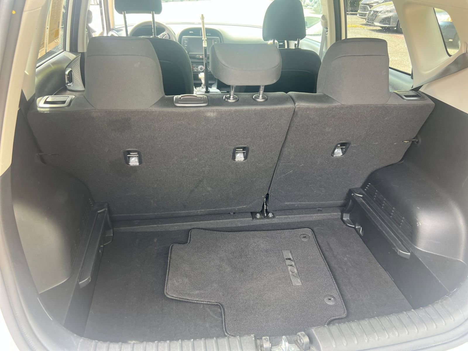 Used 2025 Kia Soul LX w/ LX Technology Package FWD image 25